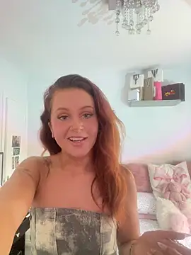 Snapshot of PoisonIvy_x chatting on 06-11-26, 02:37 PoisonIvy x online show from 06-11-26, 02:37