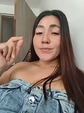 Snapshot of alma_rouge chatting on 05-28-26, 04:26 alma rouge online show from 05-28-26, 04:26