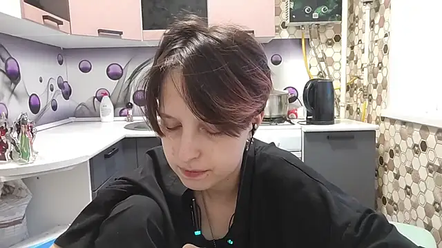 Snapshot of Saranade chatting on 06-17-26, 05:03 Saranade online show from 06-17-26, 05:03