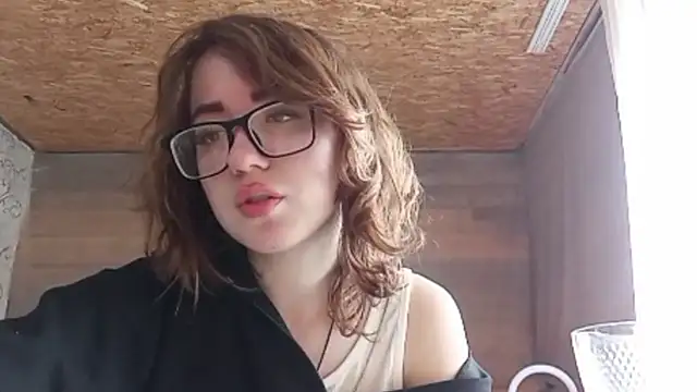 Snapshot of OliviaMoment chatting on 06-18-26, 09:14 OliviaMoment online show from 06-18-26, 09:14