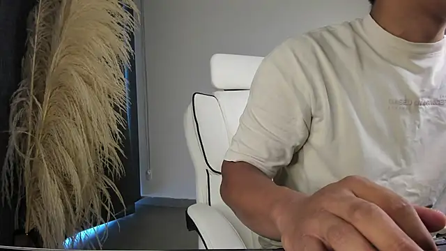 Snapshot of itsandrewx chatting on 06-06-26, 07:40 itsandrewx online show from 06-06-26, 07:40