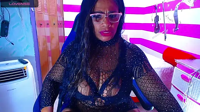 cairohot online show from 01-17-25, 06:04