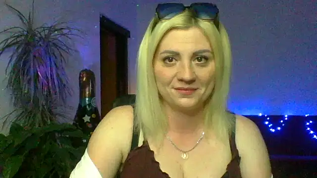 Snapshot of LunaaKiss chatting on 06-27-26, 07:41 LunaaKiss online show from 06-27-26, 07:41