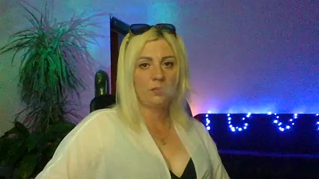 Snapshot of LunaaKiss chatting on 06-30-26, 09:16 LunaaKiss online show from 06-30-26, 09:16