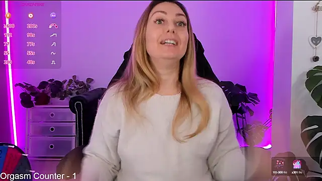 Snapshot of LindaWhite_ chatting on 01-07-25, 09:25 LindaWhite online show from 01-07-25, 09:25