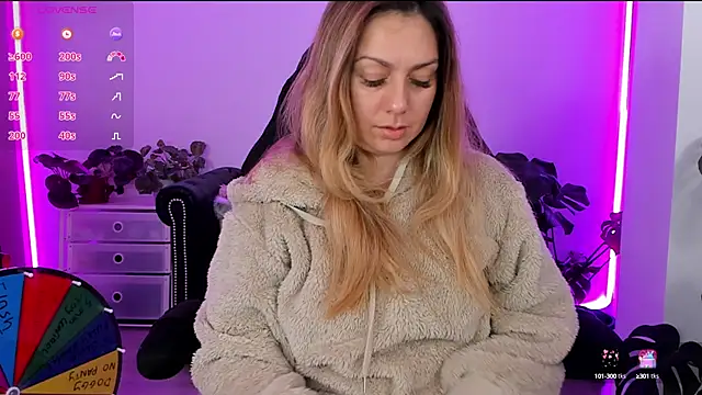 Snapshot of LindaWhite_ chatting on 01-21-25, 09:57 LindaWhite online show from 01-21-25, 09:57