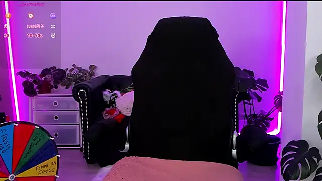 Snapshot of LindaWhite_ chatting on 01-24-25, 05:00 LindaWhite online show from 01-24-25, 05:00