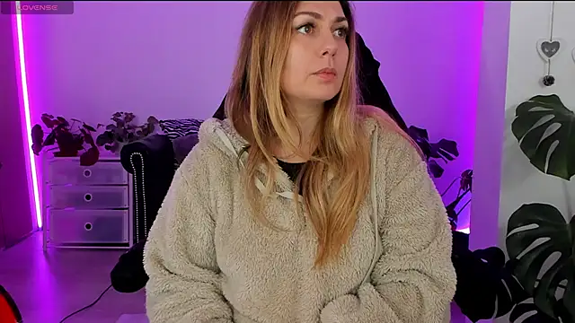 Snapshot of LindaWhite_ chatting on 02-08-25, 09:57 LindaWhite online show from 02-08-25, 09:57