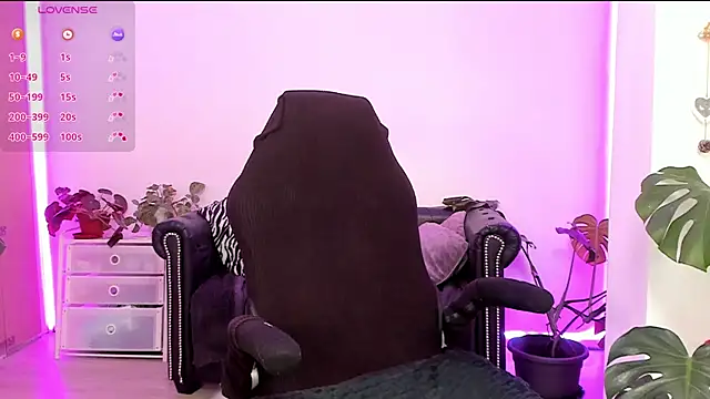 Snapshot of LindaWhite_ chatting on 03-11-25, 04:51 LindaWhite online show from 03-11-25, 04:51