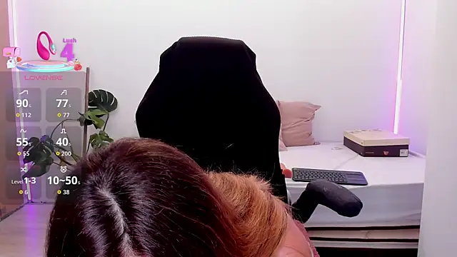 Snapshot of LindaWhite_ chatting on 09-12-25, 03:56 LindaWhite online show from 09-12-25, 03:56