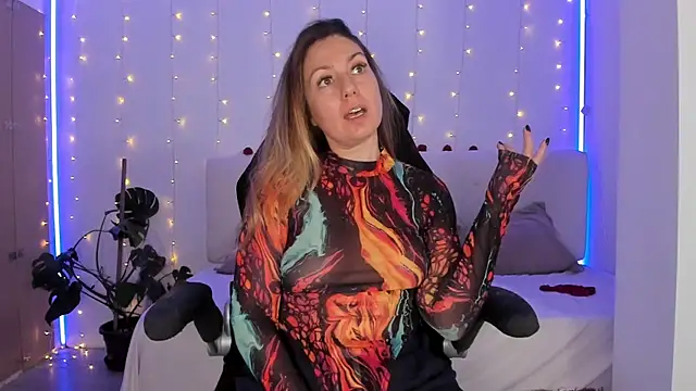 Snapshot of LindaWhite_ chatting on 12-02-25, 04:57 LindaWhite online show from 12-02-25, 04:57