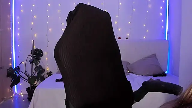 Snapshot of LindaWhite_ chatting on 12-03-25, 10:52 LindaWhite online show from 12-03-25, 10:52