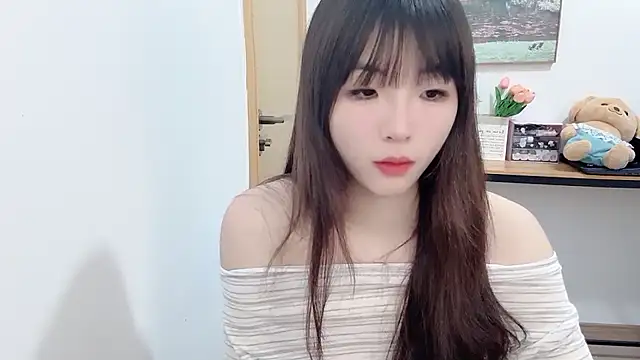 Louise-3 online show from 06-19-26, 07:17