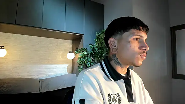 Valentino Knox online show from 06-04-26, 11:27