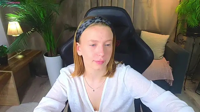 BeatriceLoven online show from 06-12-26, 09:35