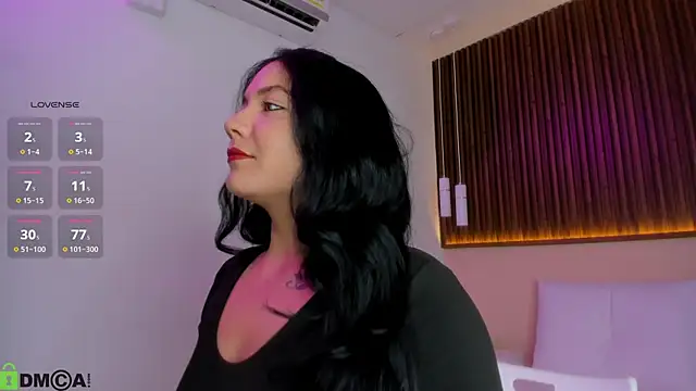 Snapshot of rebecaa_grey chatting on 06-12-26, 02:05 rebecaa grey online show from 06-12-26, 02:05