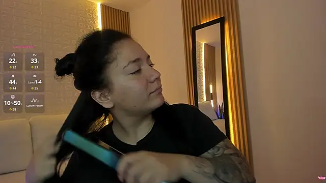 Snapshot of rebecaa_grey chatting on 06-27-26, 02:44 rebecaa grey online show from 06-27-26, 02:44