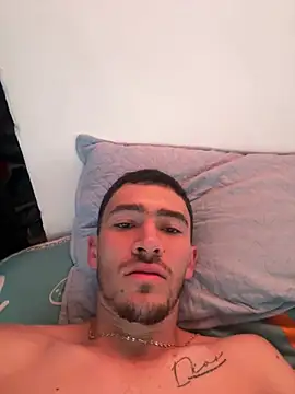 Snapshot of AngelRomero- chatting on 07-11-26, 04:43 AngelRomero- online show from 07-11-26, 04:43