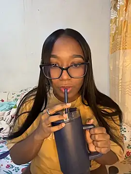 Snapshot of chell_iivy chatting on 06-19-26, 05:34 chell iivy online show from 06-19-26, 05:34
