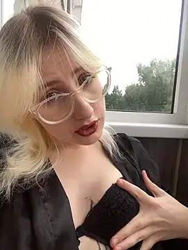 Snapshot of xp_blondie chatting on 06-11-26, 12:47 xp blondie online show from 06-11-26, 12:47