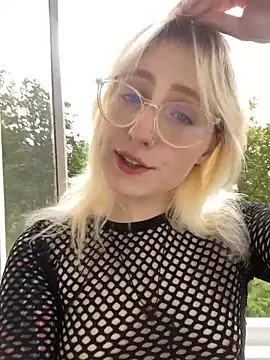 Snapshot of xp_blondie chatting on 06-18-26, 11:58 xp blondie online show from 06-18-26, 11:58