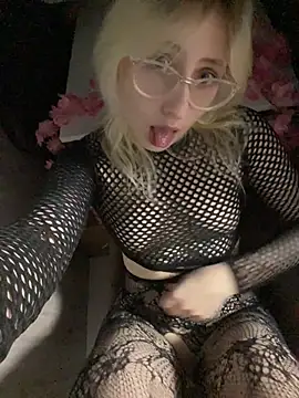 Snapshot of xp_blondie chatting on 06-26-26, 07:29 xp blondie online show from 06-26-26, 07:29