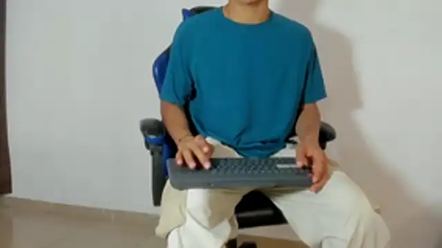 Snapshot of Maximiliano_Young chatting on 07-07-26, 12:31 Maximiliano Young online show from 07-07-26, 12:31