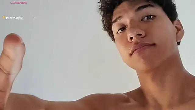 Snapshot of Maximiliano_Young chatting on 07-15-26, 12:32 Maximiliano Young online show from 07-15-26, 12:32