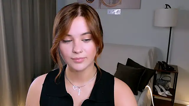 Snapshot of MurielGray chatting on 06-13-26, 07:39 MurielGray online show from 06-13-26, 07:39