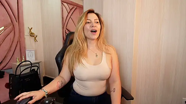 pamelaQenn2 online show from 07-10-26, 07:49