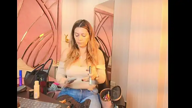 pamelaQenn2 online show from 07-18-26, 06:01