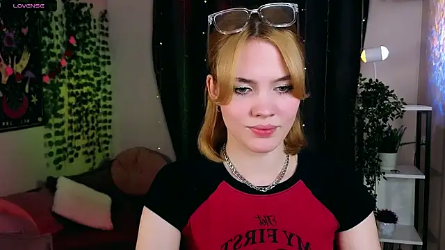 Snapshot of Milena_Stasym chatting on 06-15-26, 06:15 Milena Stasym online show from 06-15-26, 06:15