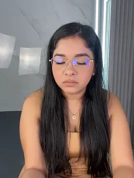 ValentinaLuciana online show from 06-03-26, 12:52
