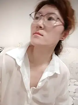Snapshot of gaoyan880526 chatting on 06-17-26, 10:43 gaoyan880526 online show from 06-17-26, 10:43