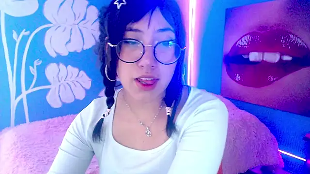 Snapshot of eli_doll chatting on 06-15-26, 11:12 eli doll online show from 06-15-26, 11:12