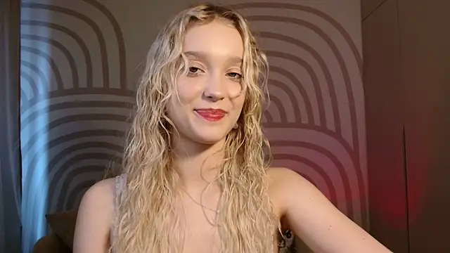 Snapshot of QueenSerenaa chatting on 06-15-26, 02:08 QueenSerenaa online show from 06-15-26, 02:08