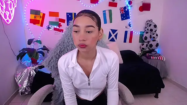 Snapshot of mia_cute_girl chatting on 07-03-26, 12:11 mia cute girl online show from 07-03-26, 12:11