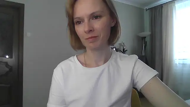 Snapshot of AdelleLovee_ chatting on 06-04-26, 03:29 AdelleLovee online show from 06-04-26, 03:29