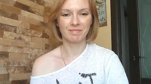 Snapshot of AdelleLovee_ chatting on 06-11-26, 12:03 AdelleLovee online show from 06-11-26, 12:03