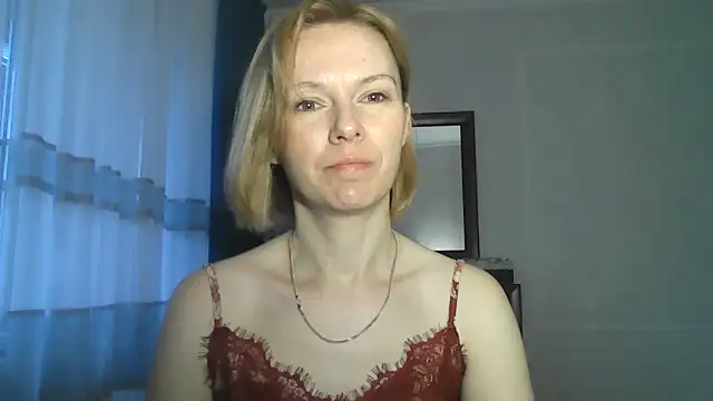 Snapshot of AdelleLovee_ chatting on 06-12-26, 05:12 AdelleLovee online show from 06-12-26, 05:12