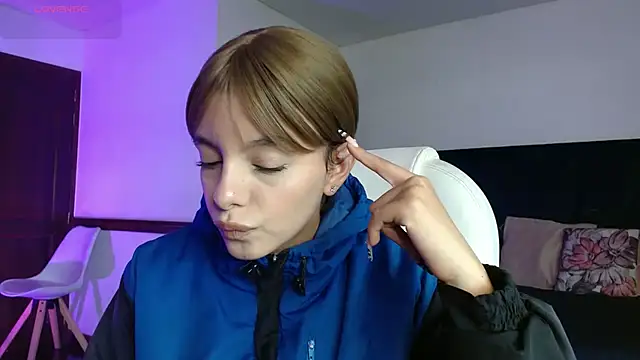 Snapshot of Peytongh_ chatting on 06-17-26, 07:37 Peytongh online show from 06-17-26, 07:37