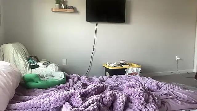 Snapshot of maddiliz chatting on 12-17-25, 06:14 maddiliz online show from 12-17-25, 06:14