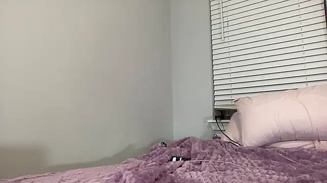 Snapshot of maddiliz chatting on 12-19-25, 01:45 maddiliz online show from 12-19-25, 01:45