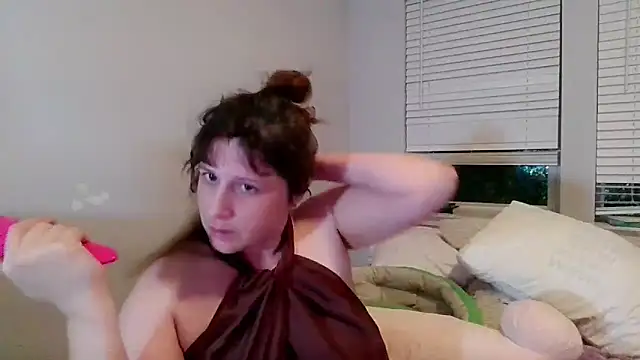 Snapshot of maddiliz chatting on 02-22-26, 04:57 maddiliz online show from 02-22-26, 04:57