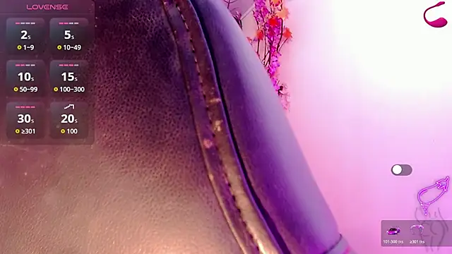 Snapshot of Honey_Balenciaga chatting on 06-11-26, 07:12 Honey Balenciaga online show from 06-11-26, 07:12