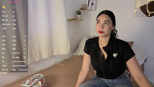 Snapshot of Maddy_Fox99 chatting on 06-15-26, 08:33 Maddy Fox99 online show from 06-15-26, 08:33