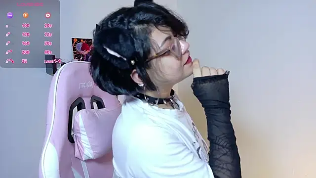 Snapshot of Meow_cat4 chatting on 06-14-26, 08:00 Meow cat4 online show from 06-14-26, 08:00