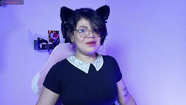 Snapshot of Meow_cat4 chatting on 06-17-26, 11:23 Meow cat4 online show from 06-17-26, 11:23