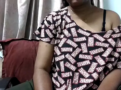 Snapshot of Nisha-moon chatting on 06-12-26, 03:00 Nisha-moon online show from 06-12-26, 03:00