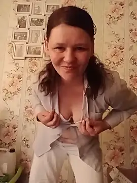 Snapshot of KellyCarter_ chatting on 06-17-26, 01:45 KellyCarter online show from 06-17-26, 01:45